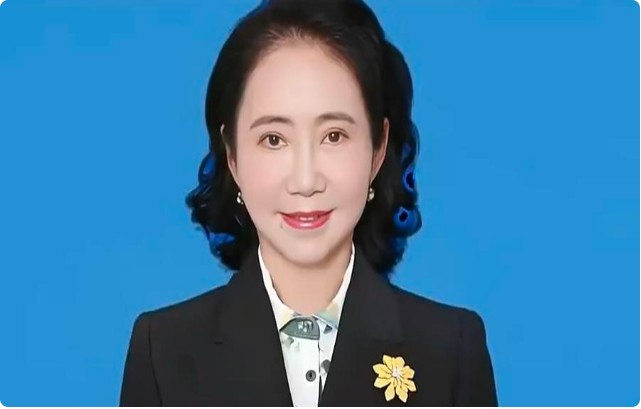 ����Ӧ������Ů�׸�����˫�꣺�����°� �з���