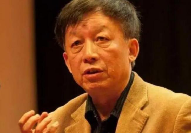 易中天上课 女生突然大喊“想嫁给你” 他说… 易中天上课 女生突然大喊“想嫁给你” 他说…