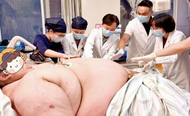 635�ﶫ��С�ﵽ�人����  12λҽ����Աһ��̧