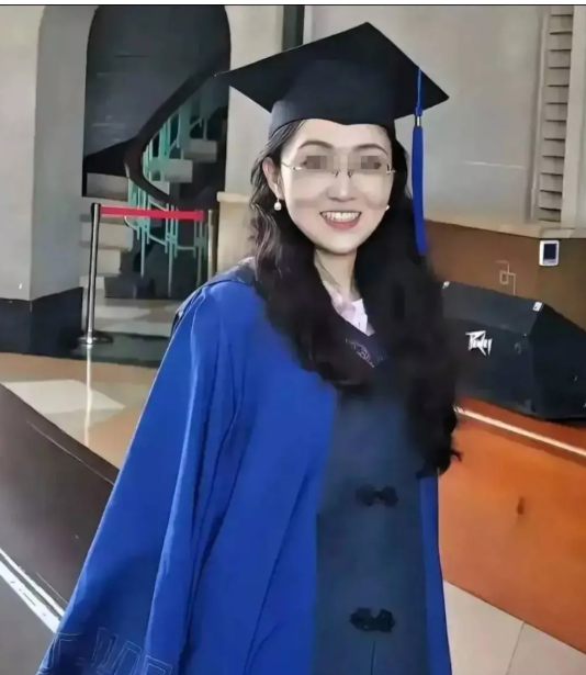杨某媛去西班牙美美读博了?被网友追着举报 杨某媛去西班牙美美读博了?被网友追着举报