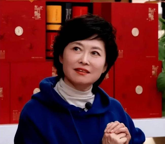 敬一丹告别仪式:大咖扎堆送别 央视元老排长队 敬一丹告别仪式:大咖扎堆送别 央视元老排长队