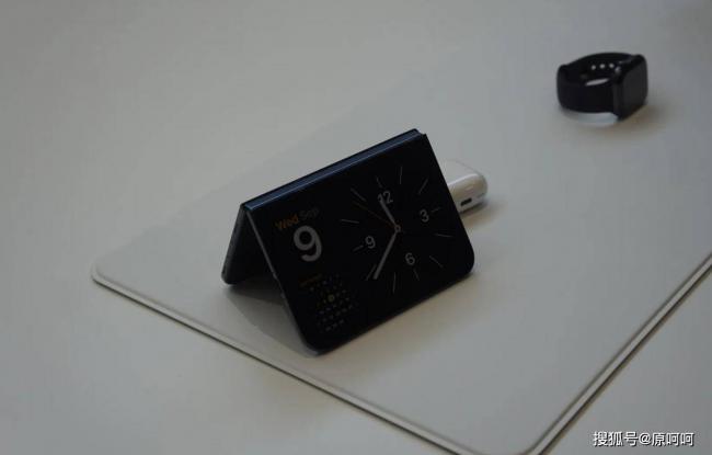 翻车？iPhoneDuo真机上手：折痕比想象中更明显