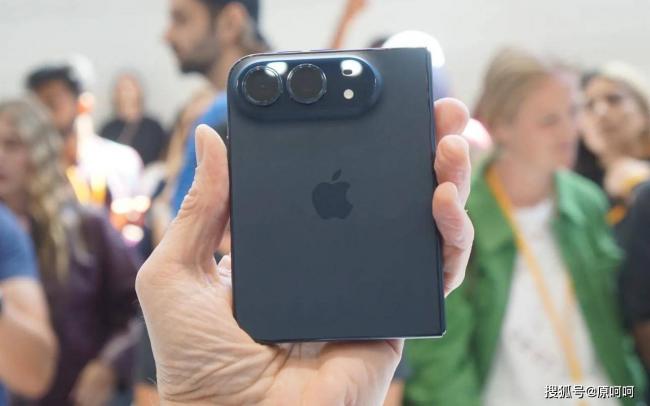 翻车？iPhoneDuo真机上手：折痕比想象中更明显