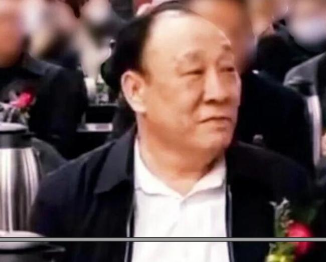 局长被查 家人花300万捞人 找了个“政治骗子” 局长被查 家人花300万捞人 找了个“政治骗子”