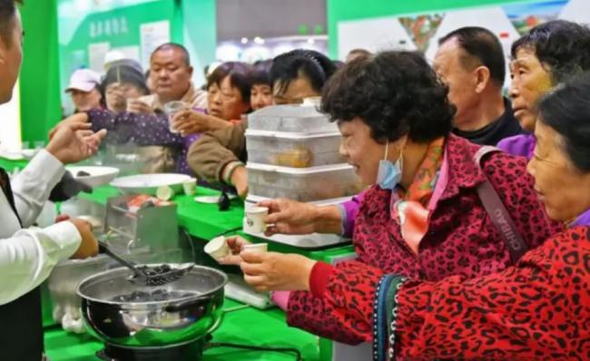 西贝否认倒闭 微博大 V发文炮轰罗永浩 西贝否认倒闭 微博大 V发文炮轰罗永浩