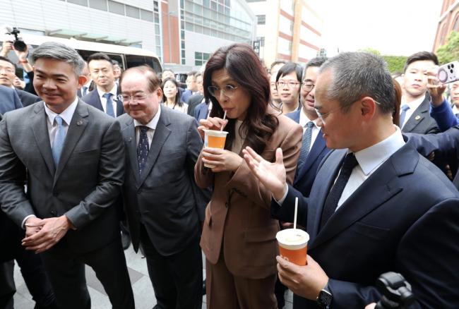借势川普,习近平拿到一个罕见契机 借势川普,习近平拿到一个罕见契机