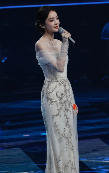 大湾区晚会:李宇春身材真好,刘涛好惊艳 大湾区晚会:李宇春身材真好,刘涛好惊艳