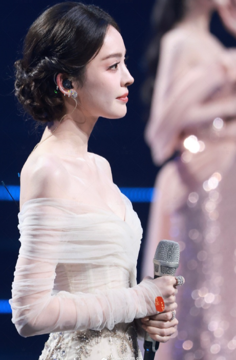 大湾区晚会:李宇春身材真好,刘涛好惊艳 大湾区晚会:李宇春身材真好,刘涛好惊艳