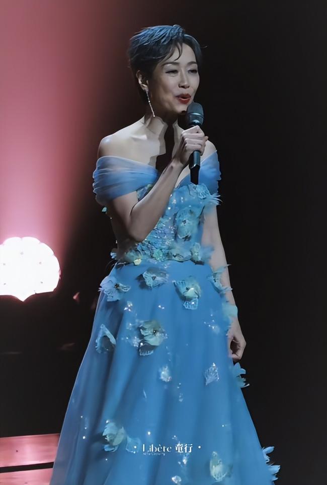 大湾区晚会:李宇春身材真好,刘涛好惊艳 大湾区晚会:李宇春身材真好,刘涛好惊艳