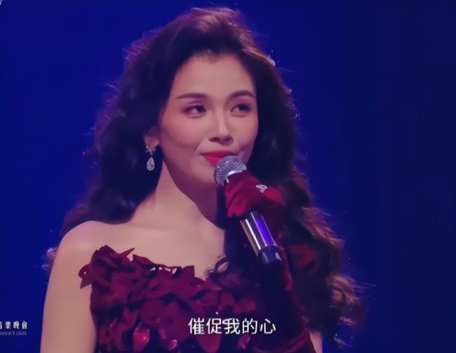 大湾区晚会:李宇春身材真好,刘涛好惊艳 大湾区晚会:李宇春身材真好,刘涛好惊艳