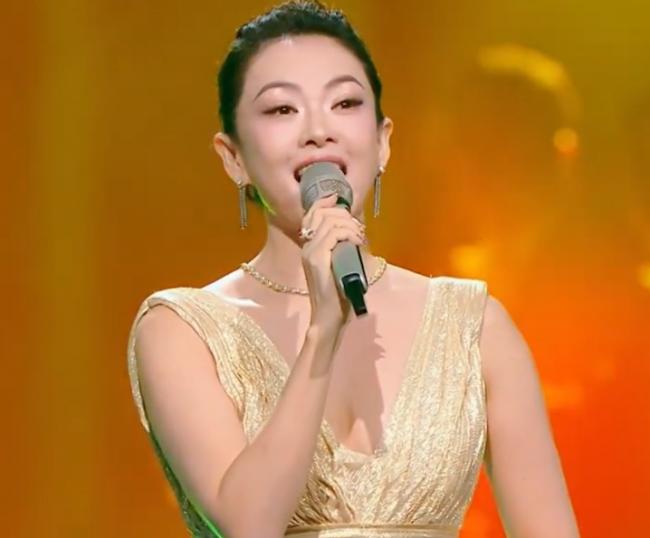 大湾区晚会:李宇春身材真好,刘涛好惊艳 大湾区晚会:李宇春身材真好,刘涛好惊艳