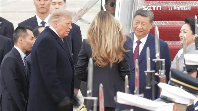 唇语专家解密 川普会习焦虑对梅兰妮亚说“7字”