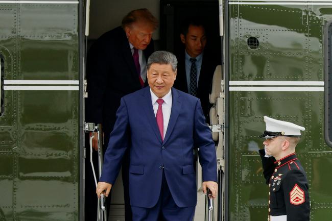 习近平访白宫 登上“海军陆战队一号”直升机 习近平访白宫 登上“海军陆战队一号”直升机