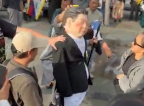 “习近平”遭呼巴掌画面曝光 “习近平”遭呼巴掌画面曝光