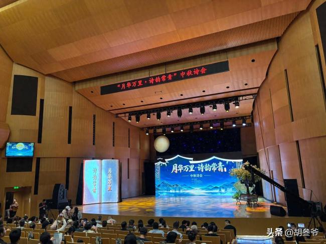 曝董卿节目取消原因 董卿连夜落寞离京