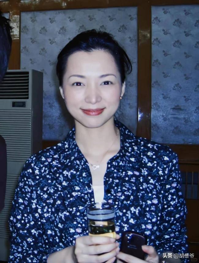 曝董卿节目取消原因 董卿连夜落寞离京