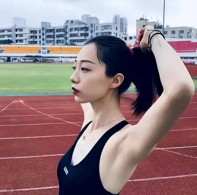 刚拿冠军就退役!这姑娘的操作把全网看傻 刚拿冠军就退役!这姑娘的操作把全网看傻