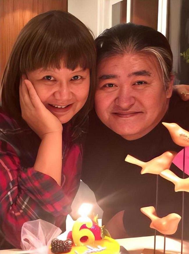 刘欢豪宅:装修值千万,客厅容百人,有私家酒吧 刘欢豪宅:装修值千万,客厅容百人,有私家酒吧