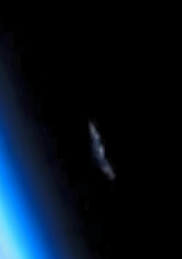 SpaceX直播惊见“UFO” 网吓:比一座城市还大 SpaceX直播惊见“UFO” 网吓:比一座城市还大