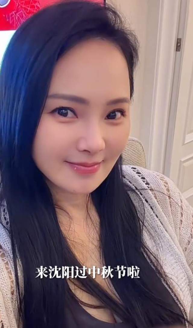 伊能静回沈阳婆家，秦昊爸妈住的别墅真豪华