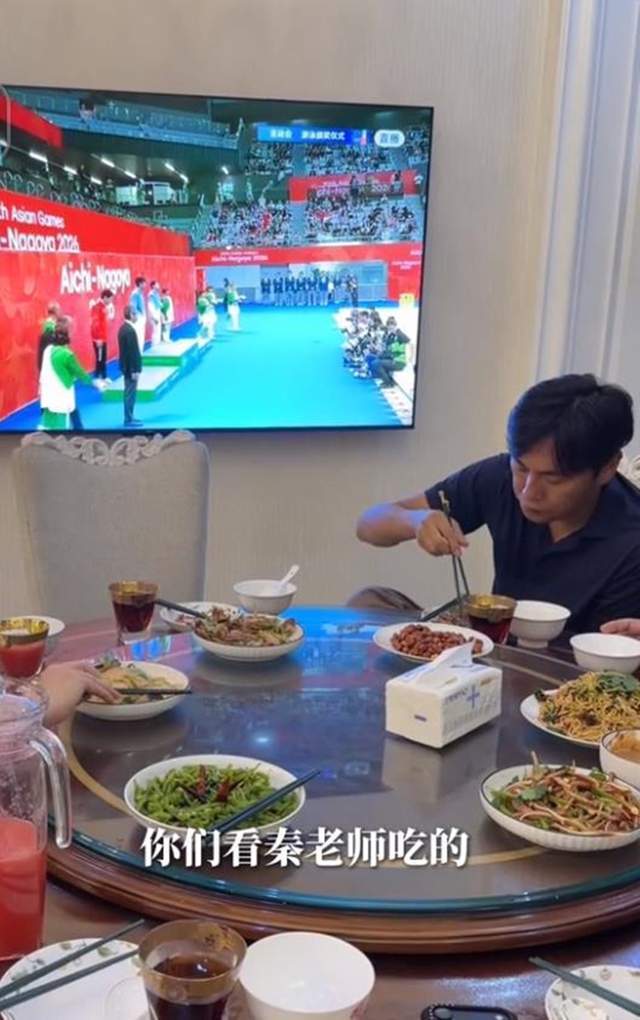 伊能静回沈阳婆家，秦昊爸妈住的别墅真豪华