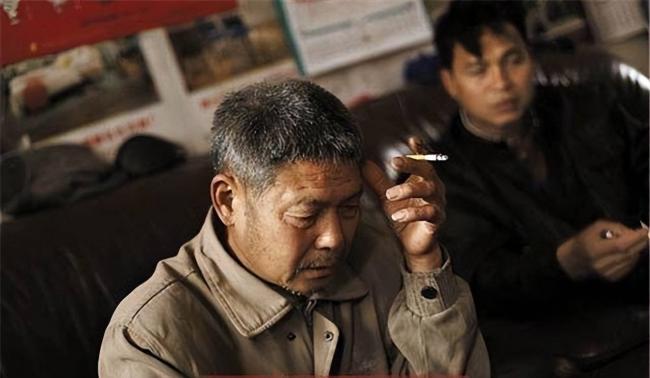 通道被堵死,县城官二代集体滑落 通道被堵死,县城官二代集体滑落