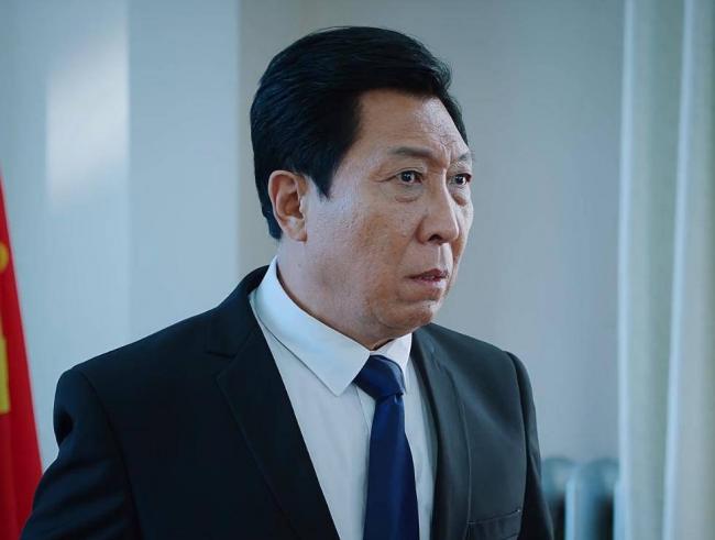 通道被堵死,县城官二代集体滑落 通道被堵死,县城官二代集体滑落
