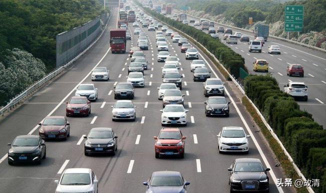 国庆首日,高速公路成了电车续航坟场 国庆首日,高速公路成了电车续航坟场