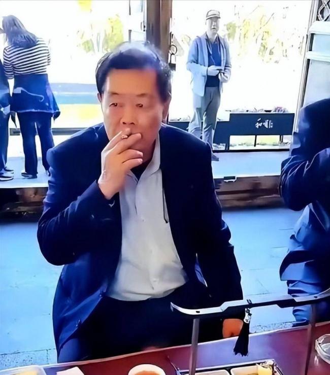 曹德旺6000平豪宅堆满茅台,3子女竟无一人愿住 曹德旺6000平豪宅堆满茅台,3子女竟无一人愿住