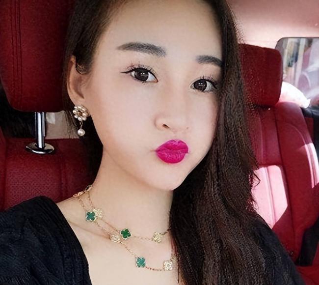 一把雨伞就值15万....疫苗女王儿媳有多奢靡