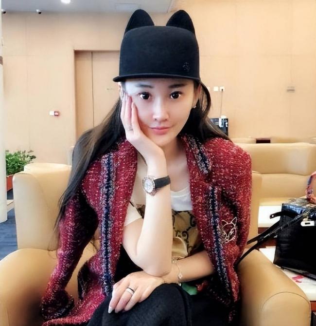 一把雨伞就值15万....疫苗女王儿媳有多奢靡