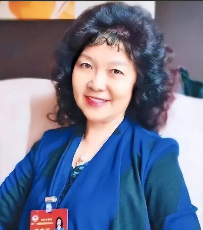 一把雨伞就值15万....疫苗女王儿媳有多奢靡