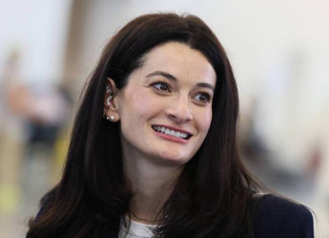黄仁勋嫁女儿了？三星李在镕意外泄喜讯