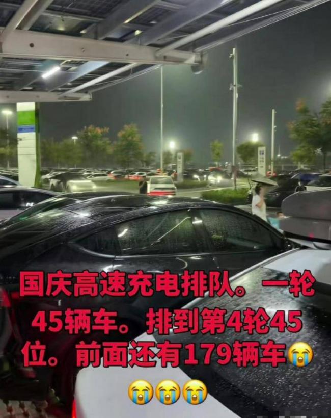 国庆高速堵疯了！今年的堵车，堵出新高度