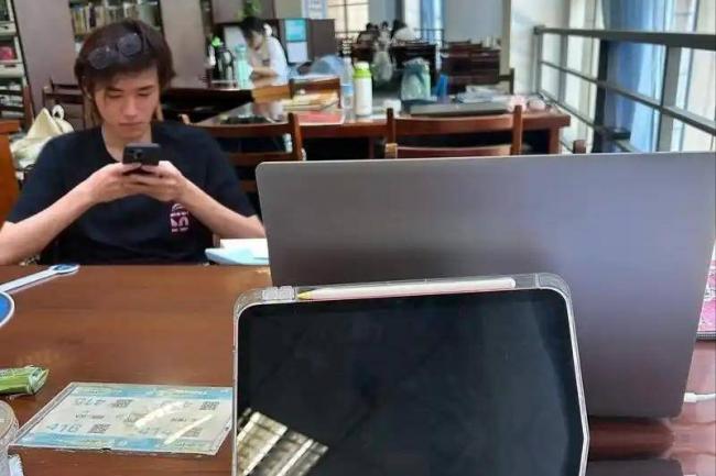 大学奶头乐泛滥成灾 不少家长却一无所知 大学奶头乐泛滥成灾 不少家长却一无所知