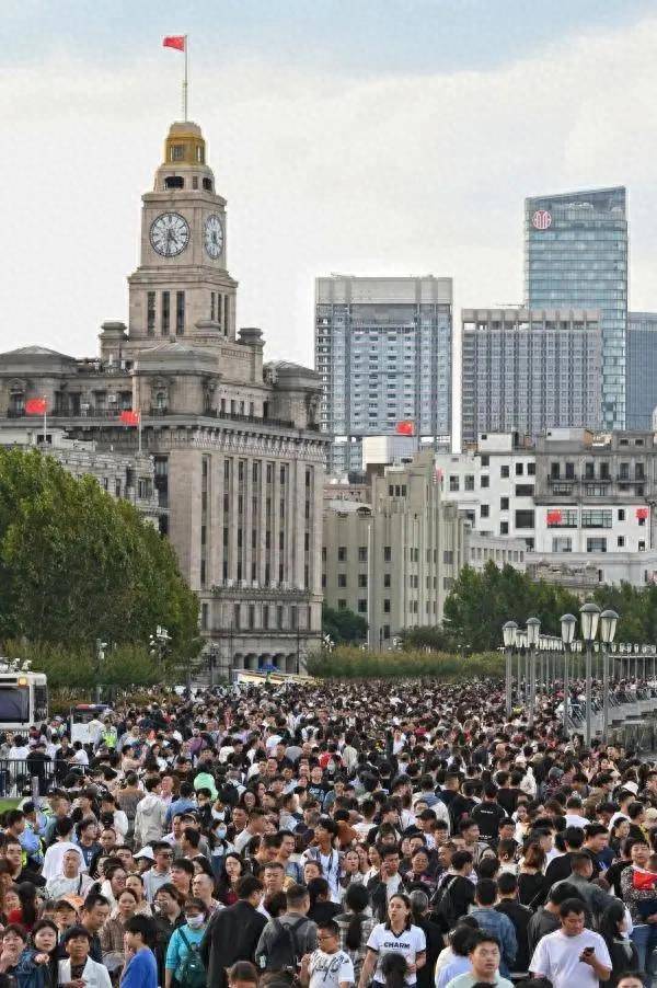 国庆黄金周十大拥堵景区，一眼望不到边的人头
