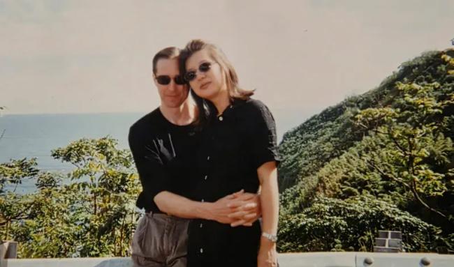 美时装界大佬枪杀亚裔妻后自尽 亲属曝原因 美时装界大佬枪杀亚裔妻后自尽 亲属曝原因