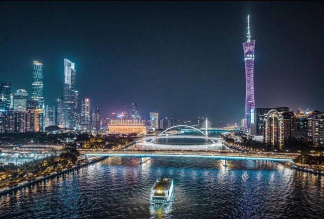 中国铁路史首次！1万人挤爆广州南站，不是旅游