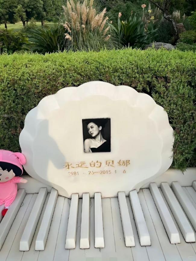 具俊晔和丈母娘祭奠大 S 看把他们几个乐的 具俊晔和丈母娘祭奠大 S 看把他们几个乐的