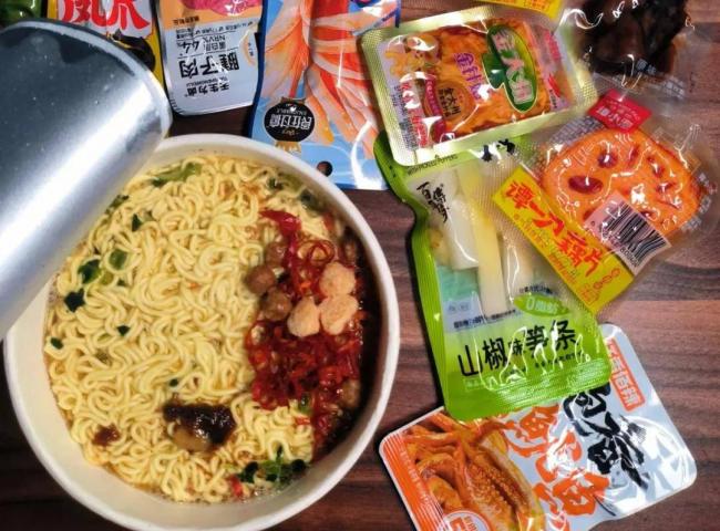 暴跌22万吨!称霸高铁的国民零食,年轻人不买了 暴跌22万吨!称霸高铁的国民零食,年轻人不买了