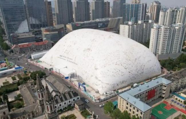 中国城市 为什么突然冒出很多巨型“白色大棚” 中国城市 为什么突然冒出很多巨型“白色大棚”