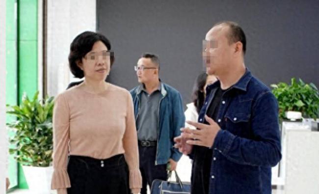 炸裂!女领导婚内出轨多人 女方撩拨攻势猛烈 炸裂!女领导婚内出轨多人 女方撩拨攻势猛烈
