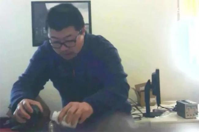 华男同事投毒仅判1年缓刑 受害华女公开录影喊冤