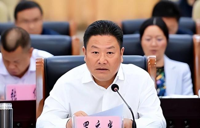 “官油子”落马：贪7亿工程，住1807平方豪宅