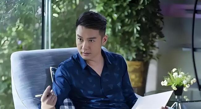 他曾是央视主持,如今沦落到跑龙套 他曾是央视主持,如今沦落到跑龙套