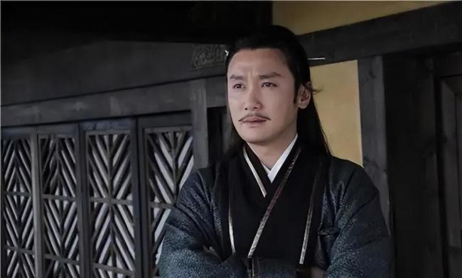 他曾是央视主持,如今沦落到跑龙套 他曾是央视主持,如今沦落到跑龙套