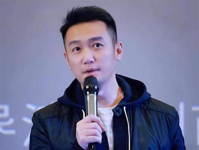他曾是央视主持,如今沦落到跑龙套 他曾是央视主持,如今沦落到跑龙套