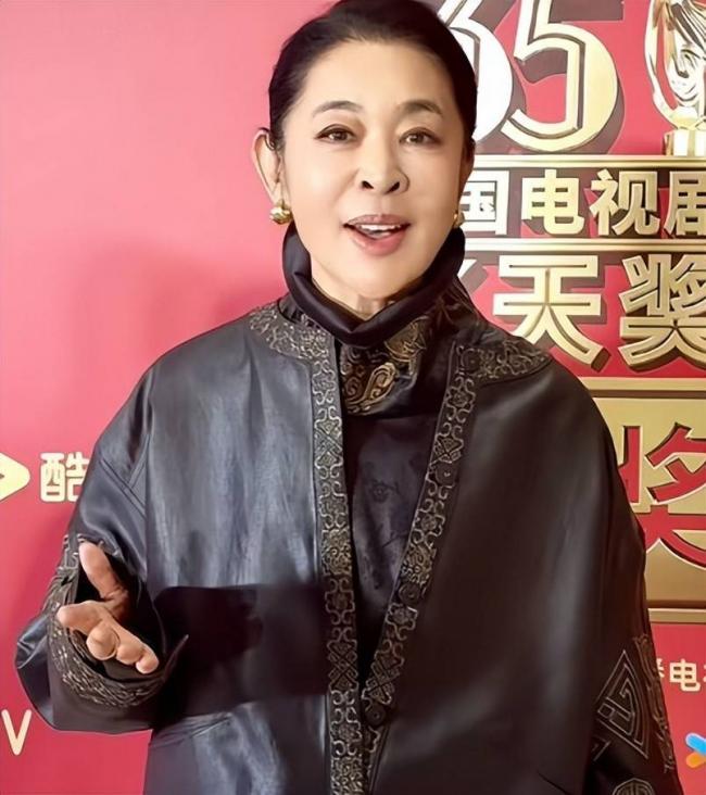 倪萍痛失两位“至亲”，还得为儿子操心