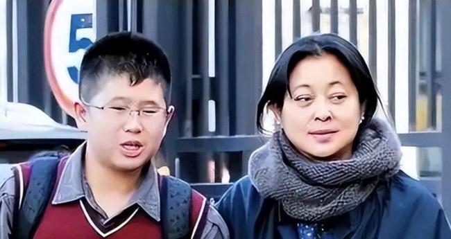 倪萍痛失两位“至亲”，还得为儿子操心