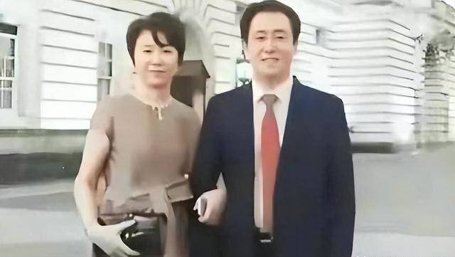 许家印有多狂，从他的名片就能看出